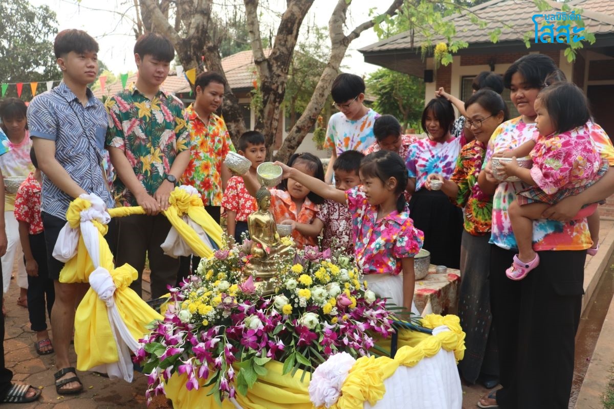 สาดความสุขรับสงกรานต์ ปี 2567 - สรงน้ำพระ