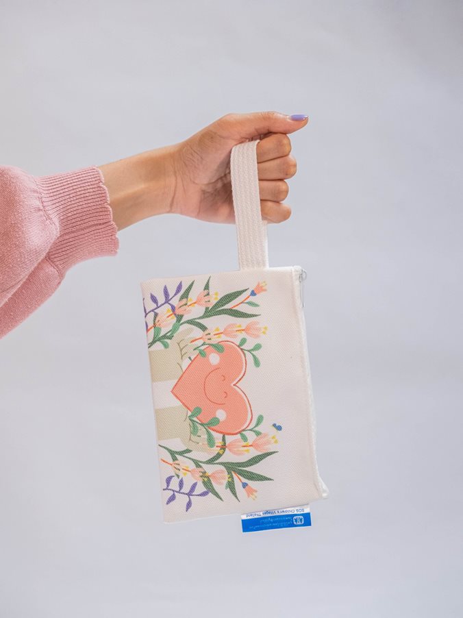 มูลนิธิเด็กโสสะฯ- กระเป๋าผ้าแคนวาส โอบอุ่น ใบเล็ก SOSproducts-Go grow with love bag-small-07
