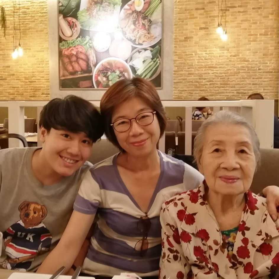 คุณพัชสนันท์ อภิสินพัชร