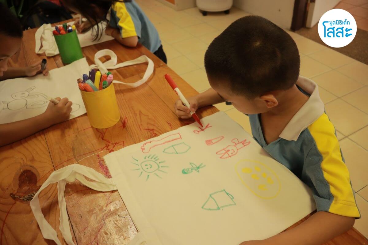 มูลนิธิเด็กโสสะ - การระบายสีไม่ใช่แค่กิจกรรมยามว่างของเด็ก