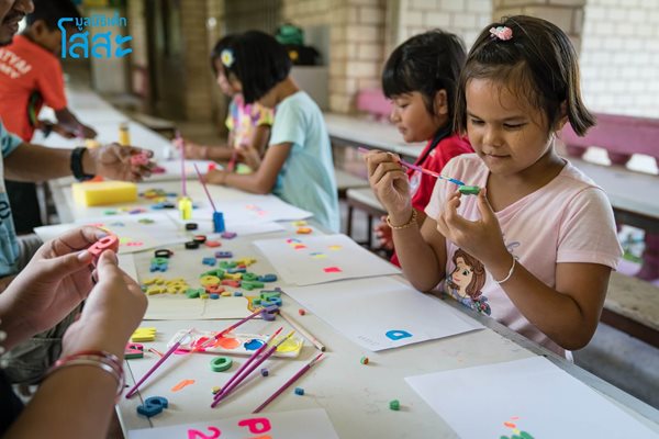 มูลนิธิเด็กโสสะ-6 กิจกรรมปิดเทอม เสริมพัฒนาการเด็ก-น้องโสสะระบายสี ศิลปะ