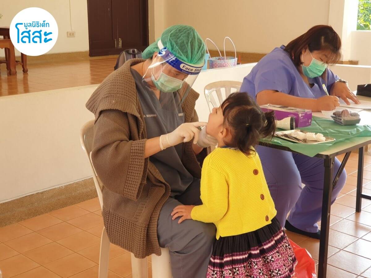 มูลนิธิเด็กโสสะ-ภูมิแพ้ขึ้นตา-น้องโสสะตรวจสุขภาพ