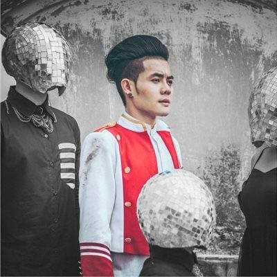 คุณธชย ประทุมวรรณ (ศิลปิน)