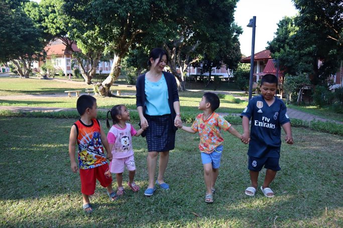 SOS-co-workers-wiruyapon-วิรุยาพร อุตระ โลกของการทำงานเพื่อเด็ก