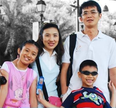 คุณชาคร ทองหุ่น และครอบครัว